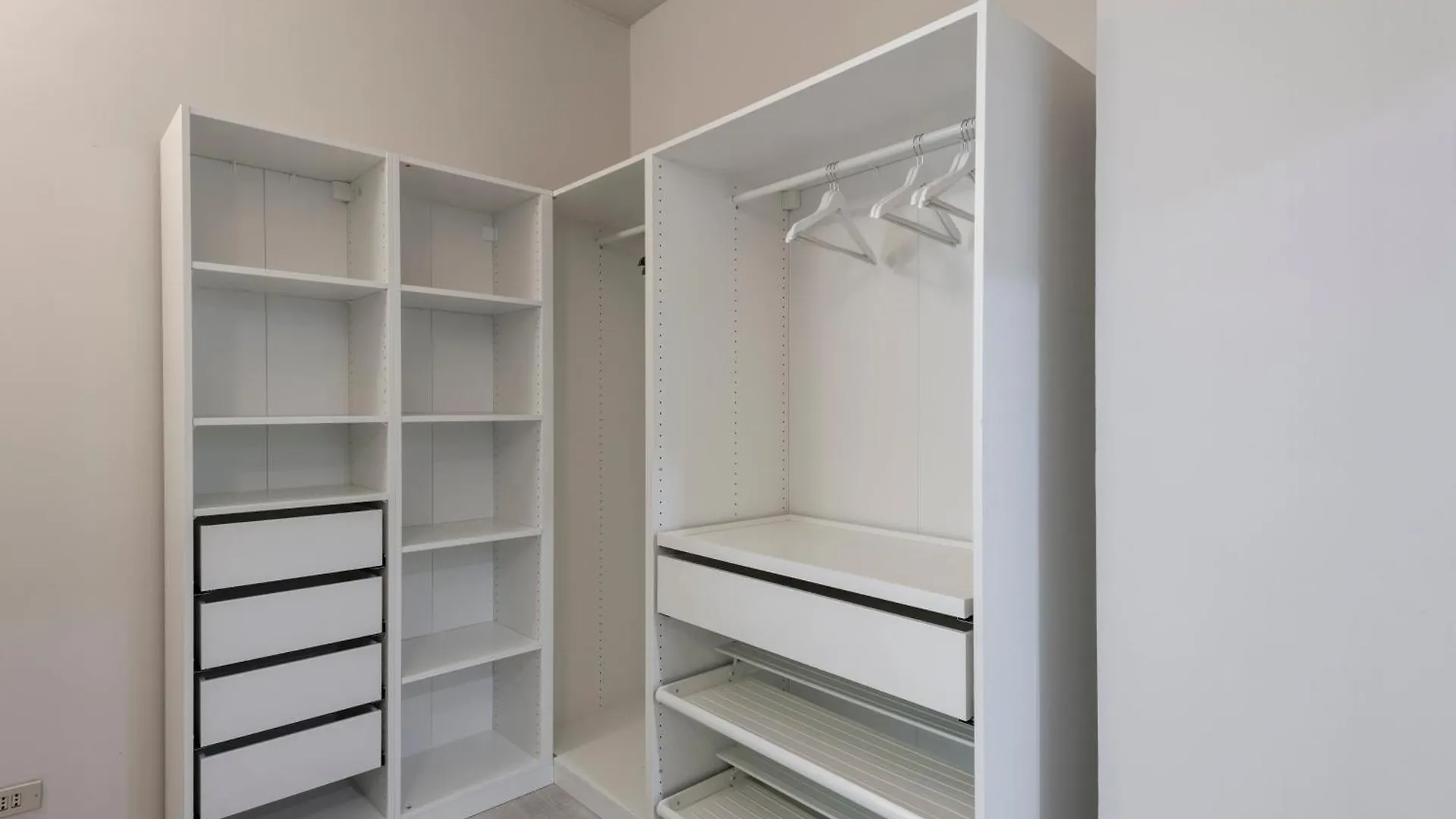 アパート Bright And Modern Double Bedroom Bocconi ミラノ