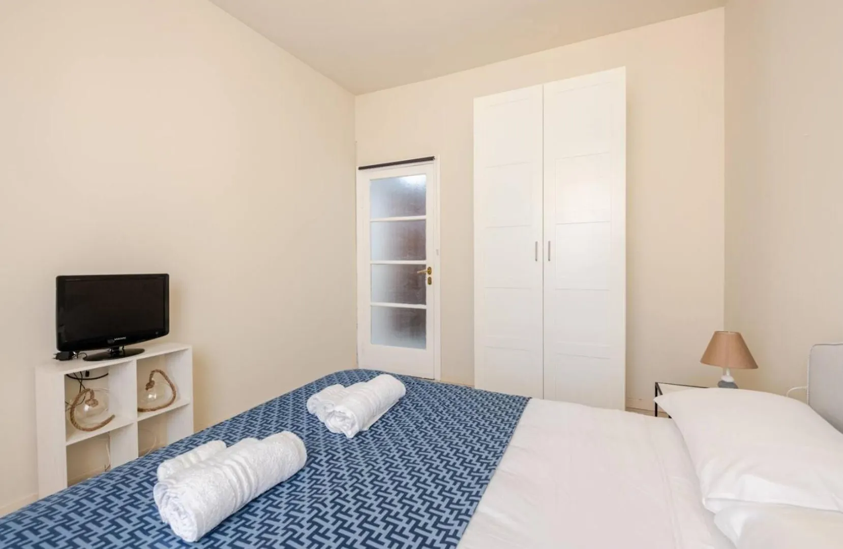アパート Bright And Modern Double Bedroom Bocconi ミラノ