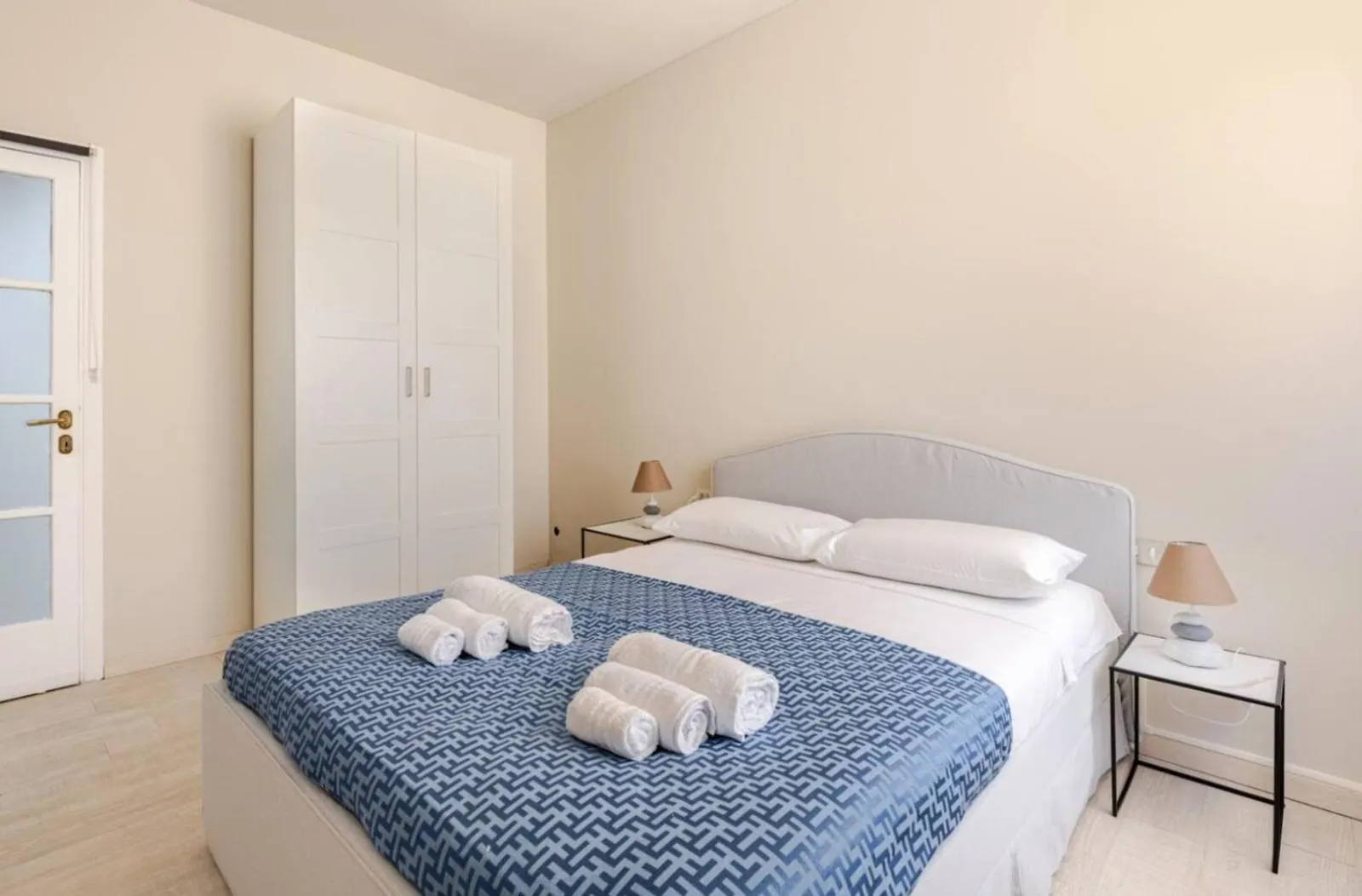 Bright And Modern Double Bedroom Bocconi ミラノ 0*,  イタリア