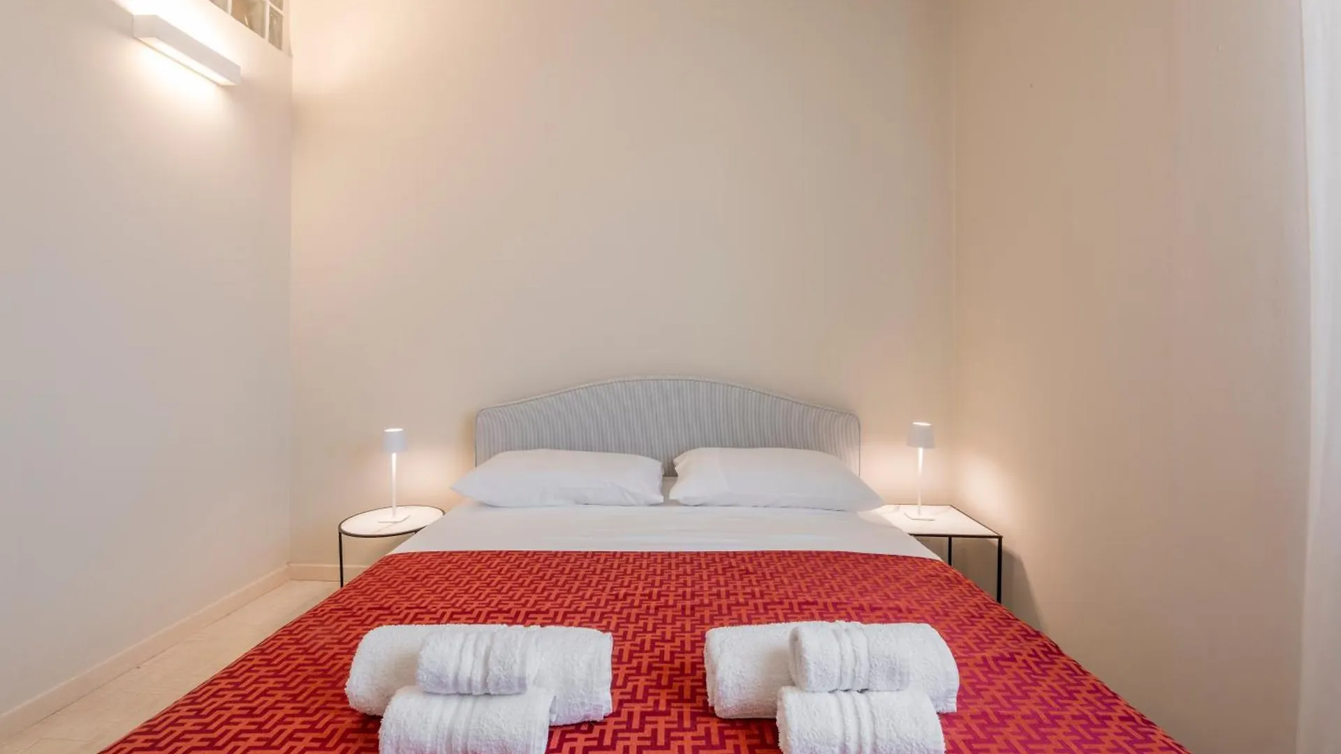 Bright And Modern Double Bedroom Bocconi Milão Apartamento
